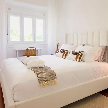 بيت ضيافة 4d- Wake Up In Lisbon, Where History Meets Everyday Local Life