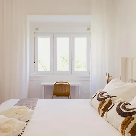 4d- Wake Up In Lisbon, Where History Meets Everyday Local Life Lisboa