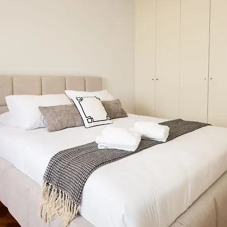 Konukevi 4d- Wake Up In Lisbon, Where History Meets Everyday Local Life *
