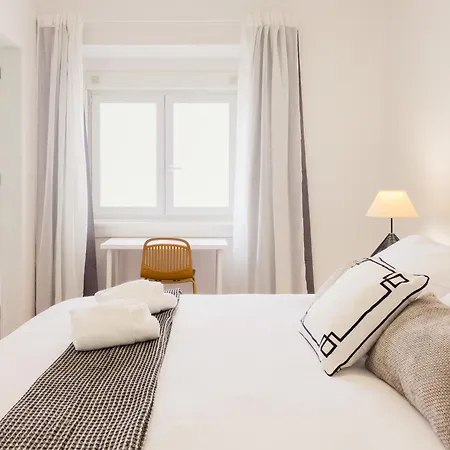 Konukevi 4d- Wake Up In Lisbon, Where History Meets Everyday Local Life